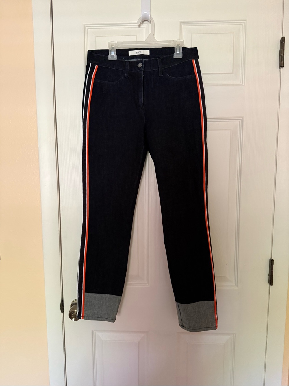 Women's BRAX Black Cropped Jeans Sz. 6